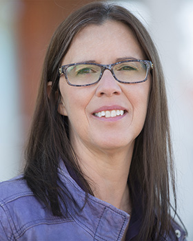 Headshot of Moncton photographer Isabelle Levesque